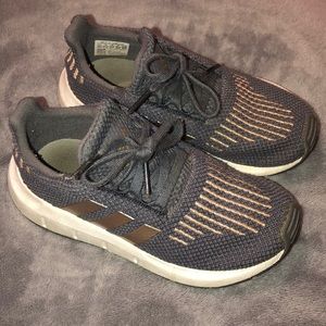 Adidas toddler tennis shoes size 10